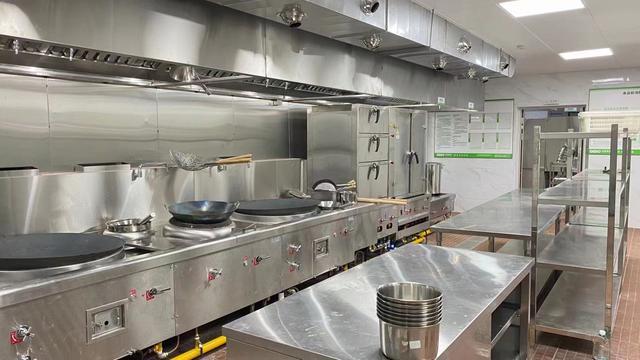 厨房设计,餐饮后厨设备定制安装工程,厨房排烟新风系统安装一站式服务